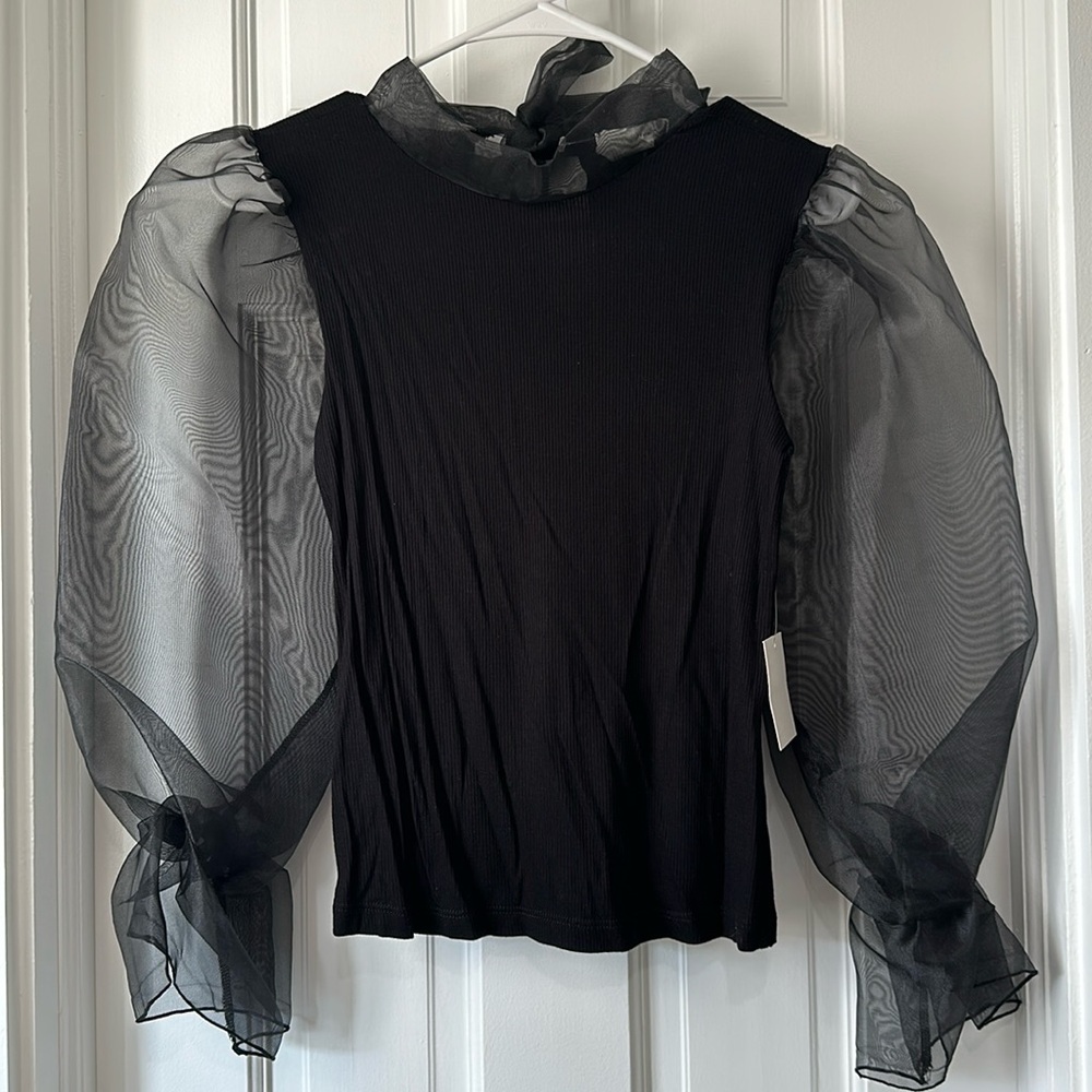 Size xsmall Black top with organza sleeves